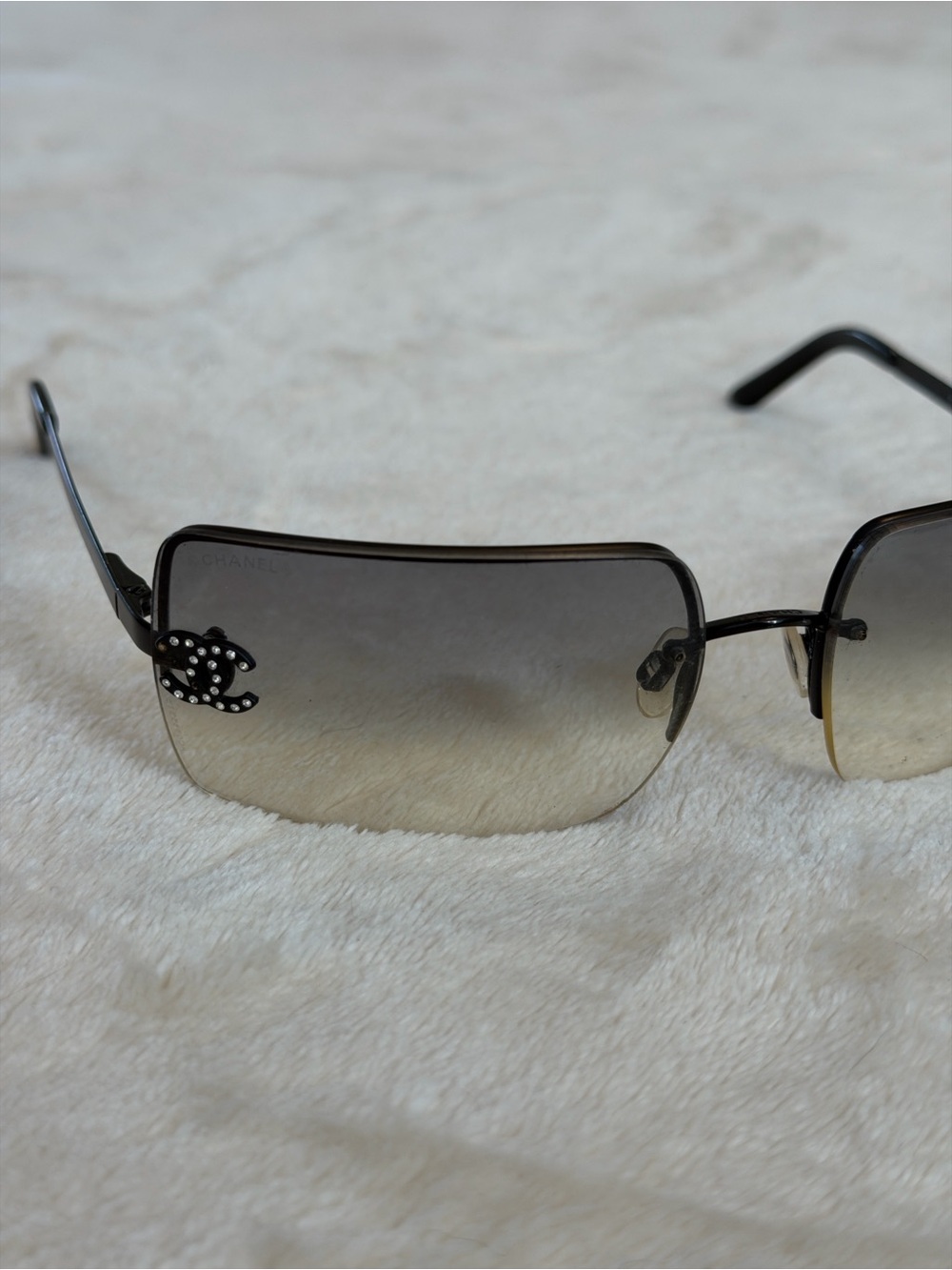 CHANEL Black Gradient CC Logo Rimless Sunglasses with Stud Detail
